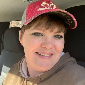 Meet your Posher, Leeann